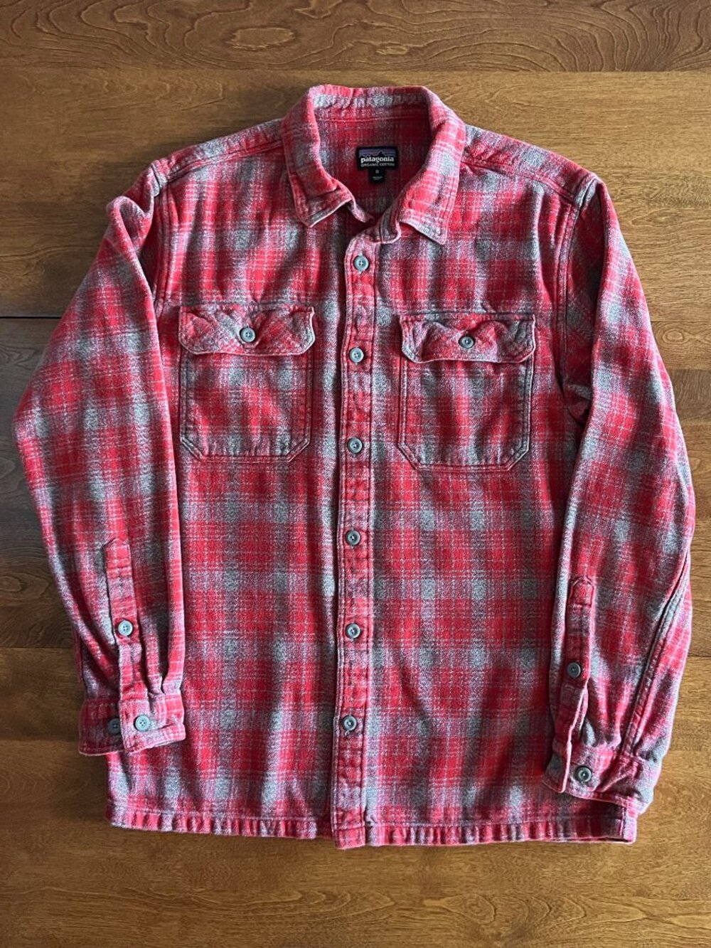 Patagonia red and gray plaid shirt M